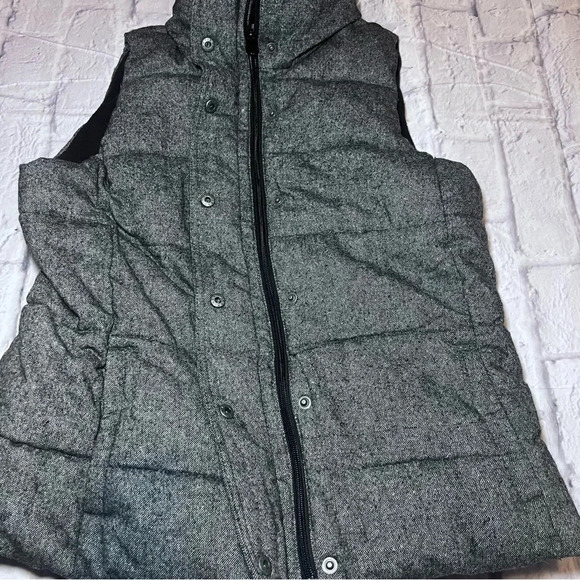 Old Navy Puffer Vest Quilted Sleeveless Jacket Gray Herringbone Size M - Picture 5 of 7